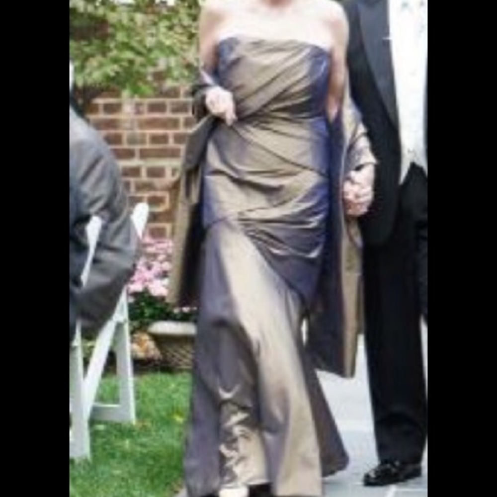 🎉HP🎉 Carmen Marc Valvo elegant bronze mermaid evening gown Size 8